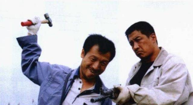 2000年,丁勇岱饰演"白宝山"走红,坐火车差点被警察误杀_表演_生活