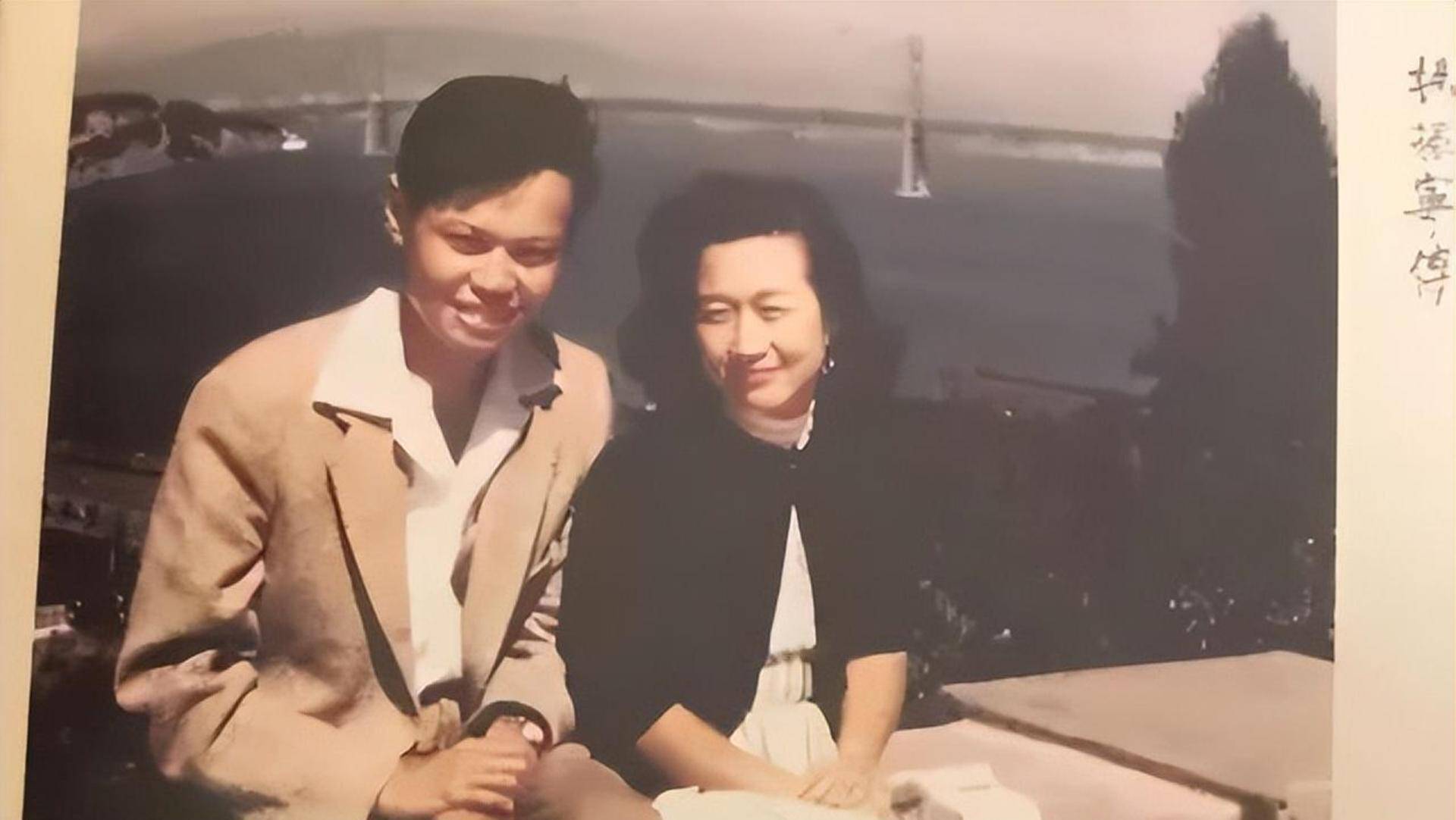 1981����������ţ������屯ʹ���ѣ�����Ϊ������ݻ�׷�� ...