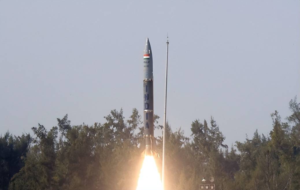 在前线搬弄后，印度媒体：戎行要将120枚新型弹道导弹全数摆设中巴疆域