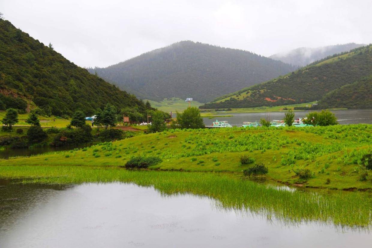 普达措国度公园，属都湖(环湖美景)