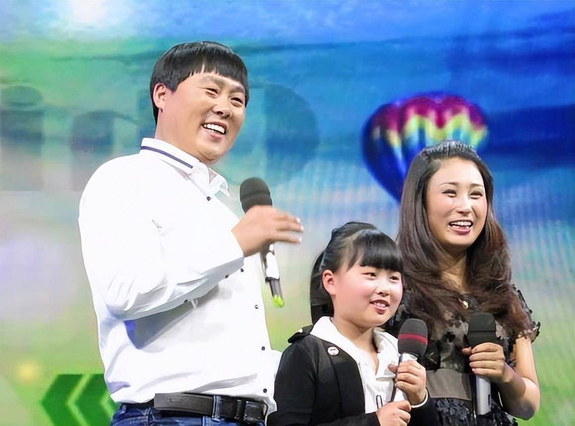 从农人到歌手：刘大成，老婆长相酷似李玲玉，两个女儿长相随妈妈