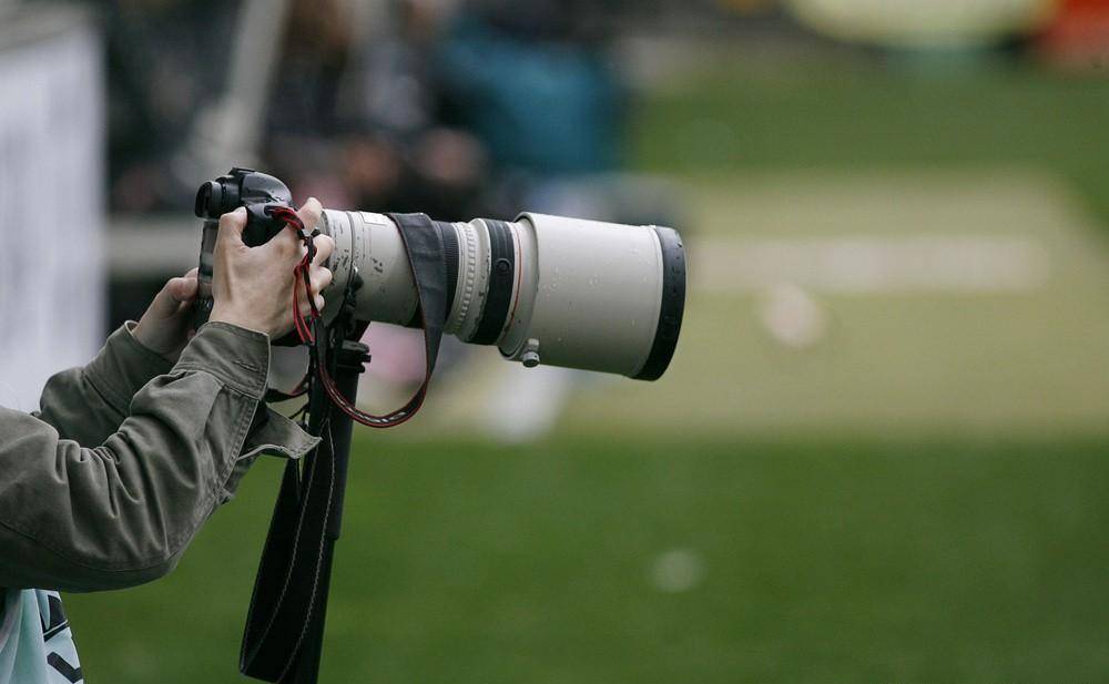 华为手机相机连拍在哪
:世界杯来了，分享两个拍摄体育竞技类摄影主题的拍摄技巧