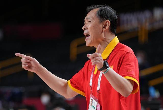 许利民卸任中国女篮主锻练，郑薇担任临时主帅