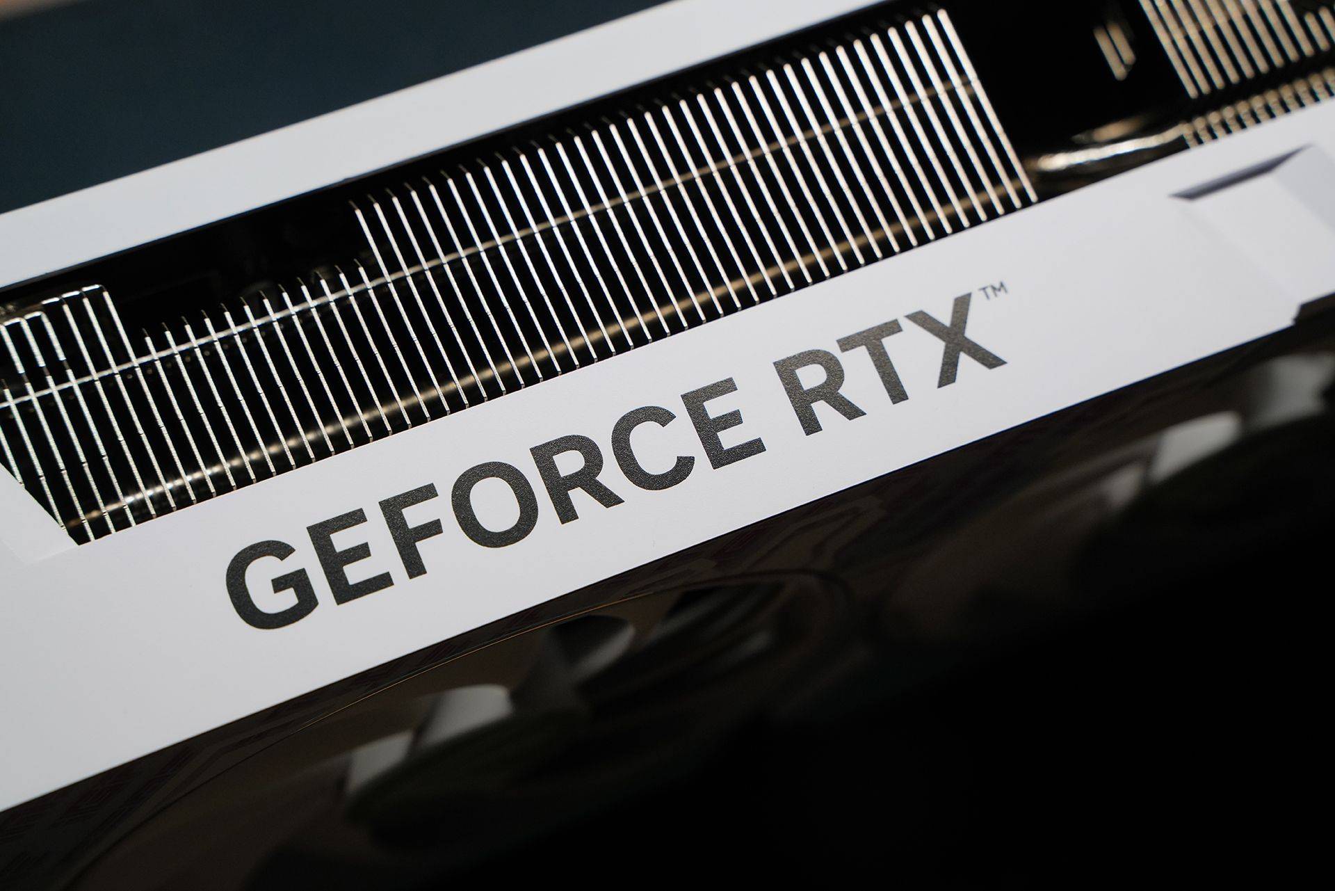 RTX3090Ti⼿ iGame RTX 4070 Ti׷