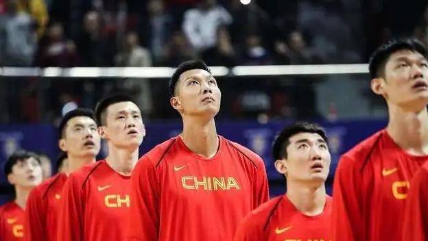 官宣！中国男篮大名单！没有易建联、周鹏