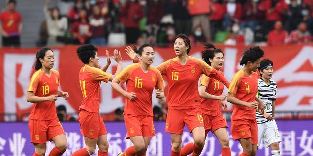 女足4-3挺进奥运，韩国主帅不平：我们应该得到点球！却称赞王霜