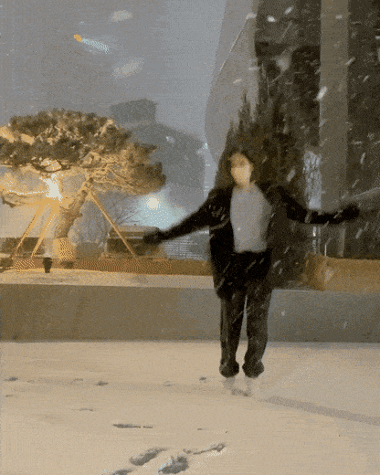 富联注册（玩彩在哪注册）原创
            首尔雪景照：JENNIE朴彩英在YG楼下玩雪，直接上南韩热搜，fyguaji.com风云挂机网，