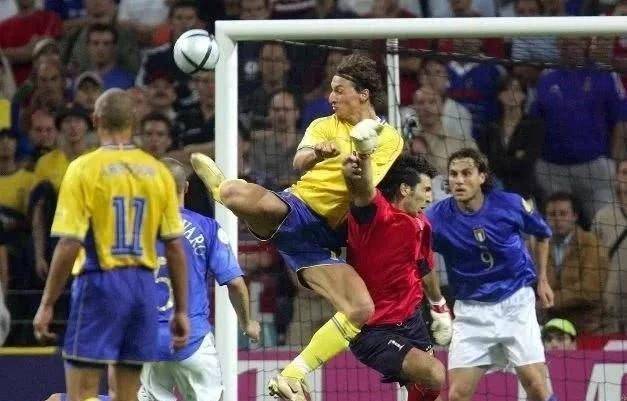 魔咒继续！瑞典欧洲杯裁减赛难求一胜，中柱+红牌+绝杀，惨烈一战