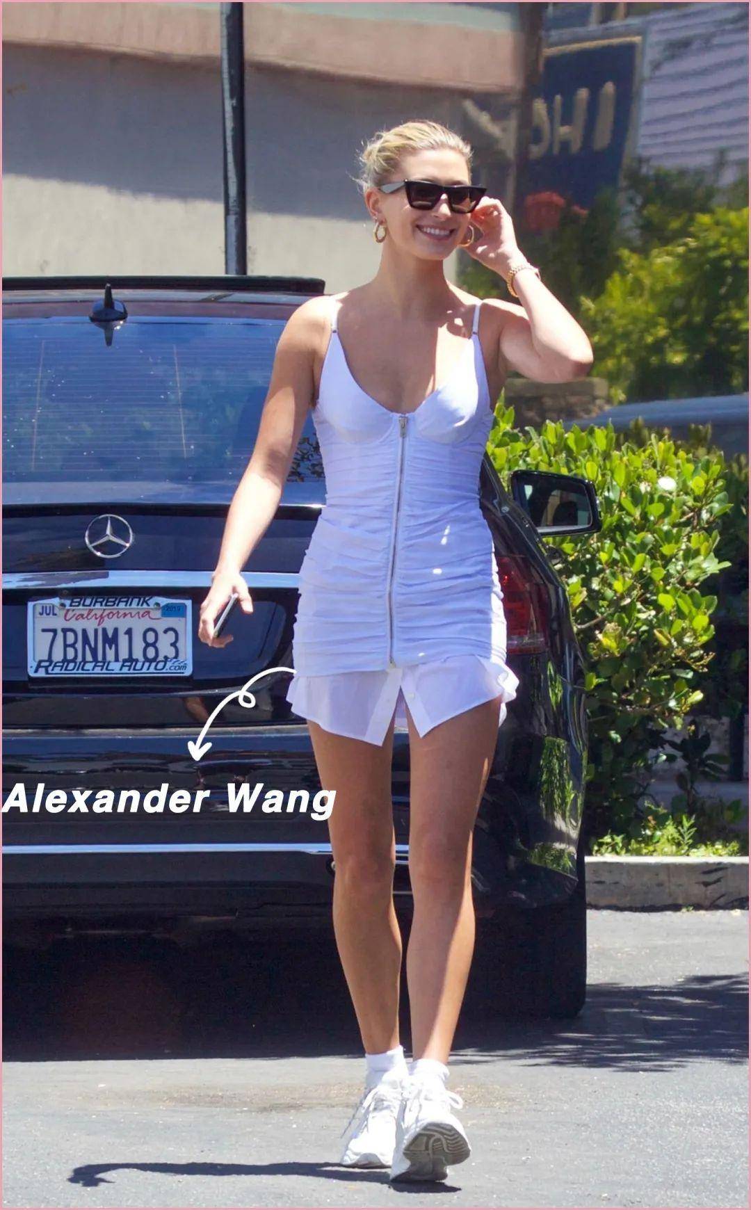 出街即炸街，Hailey Bieber 的大佬式私服