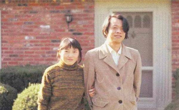 23年前王小波去世时，葬礼无一同行送行，1月后却被同行捧上神坛  五年级作文 第1张