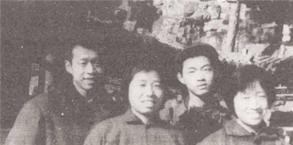23年前王小波去世时，葬礼无一同行送行，1月后却被同行捧上神坛  五年级作文 第6张