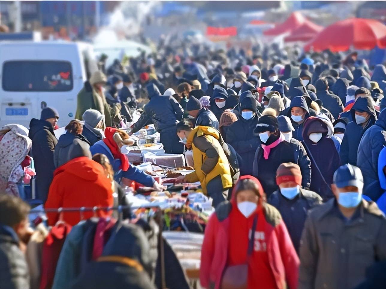吉年吉事｜就餐“需抢位” 市场“人挤人”——吉林节前消费市场暖意十足