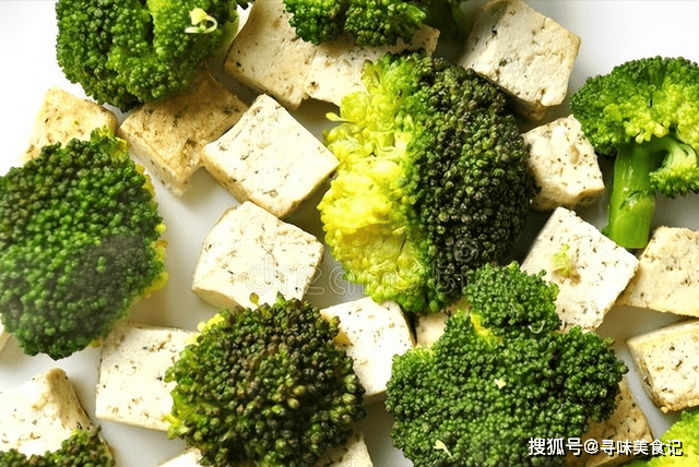 立冬后，建议常吃4种“碱性菜”，润燥驱寒，四肢举动暖和过寒冬