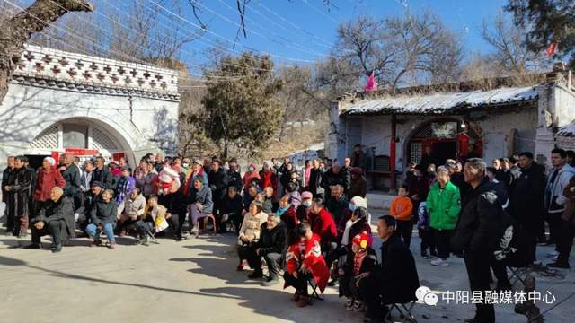 中阳：暖泉镇寺底村红火闹新春