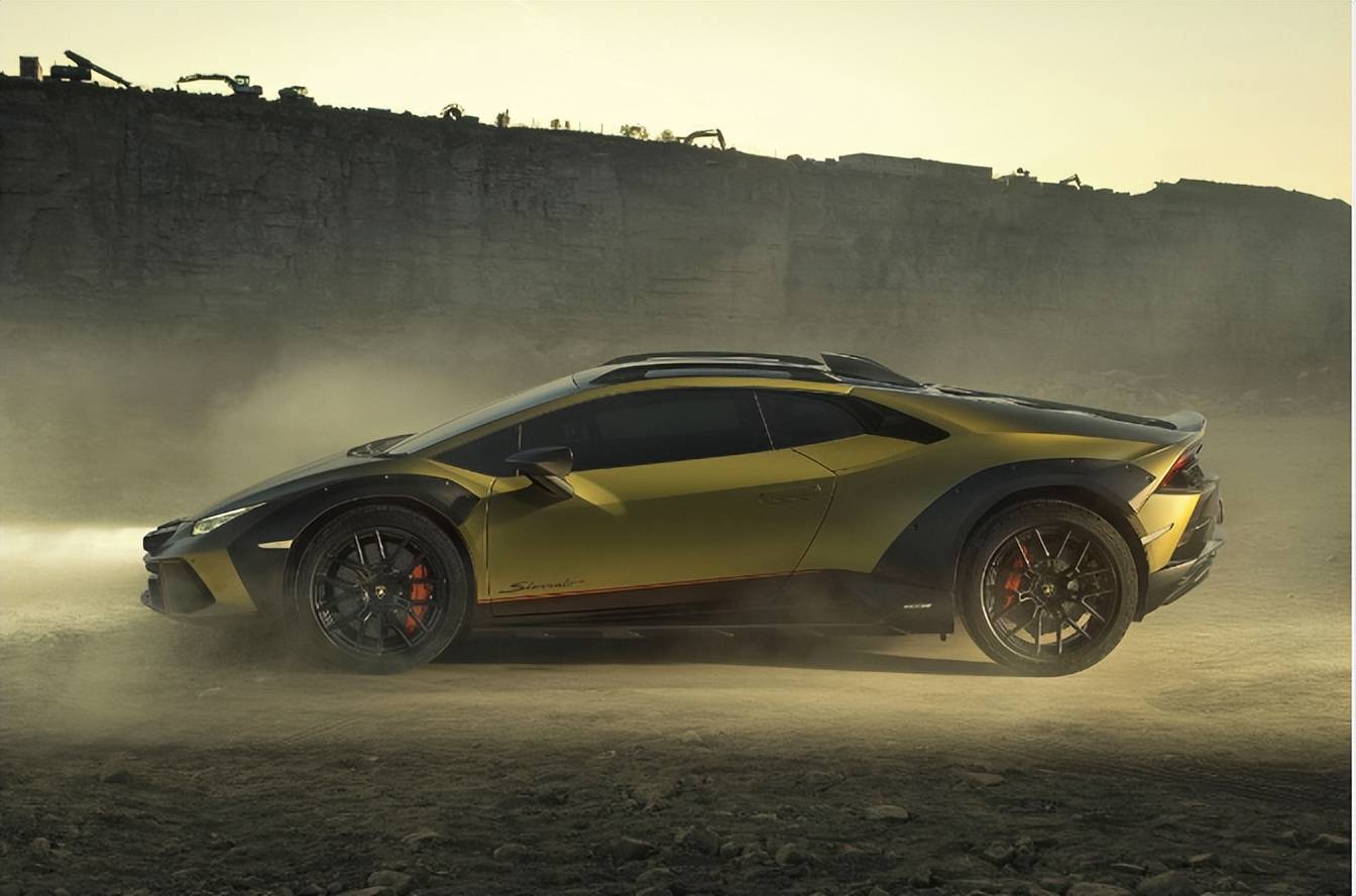 1499̨Huracan Sterrato