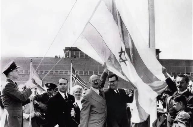 ��ɫ�����£�ս����ս��