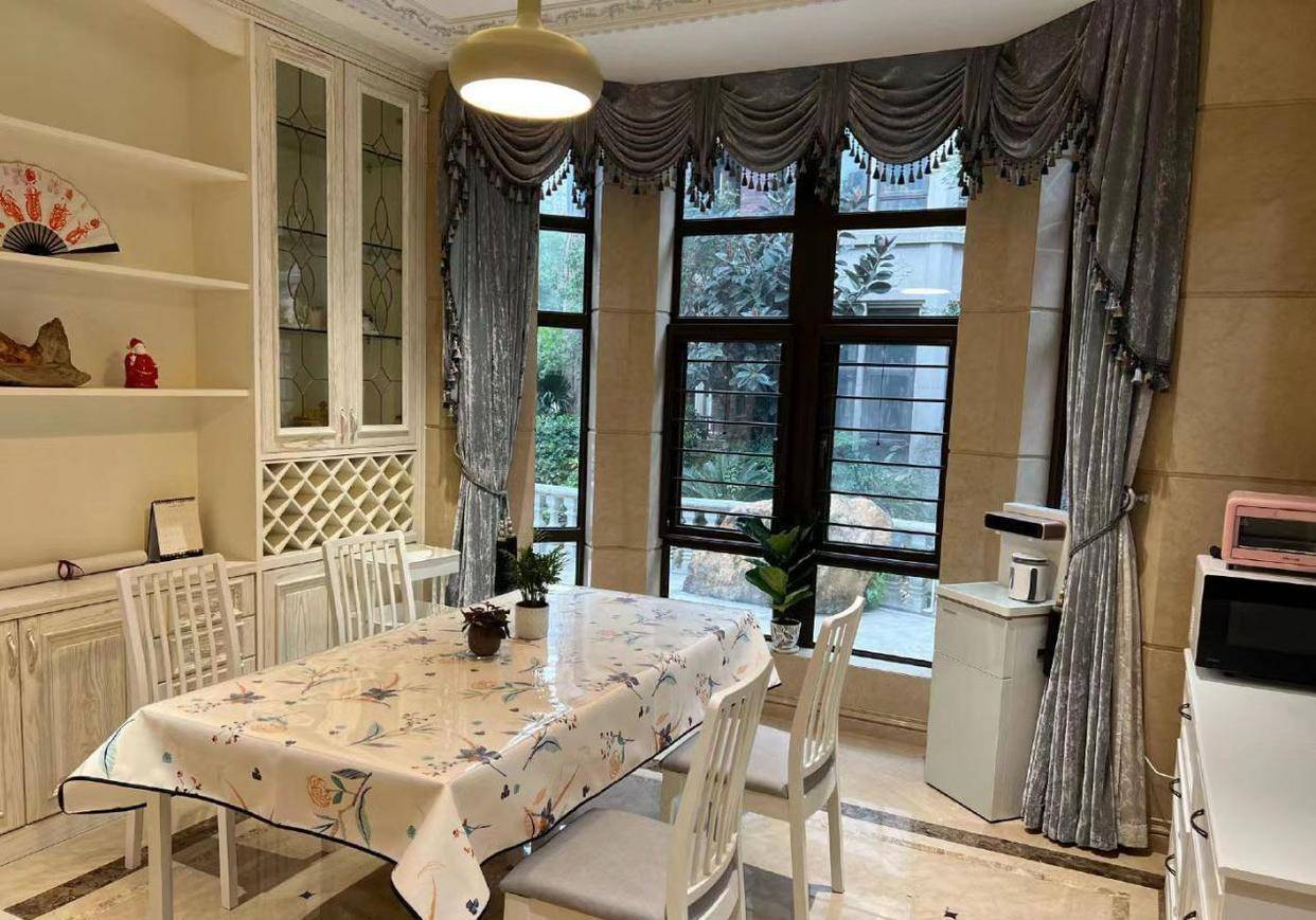 歌手黄安福州租房,豪宅别墅曝光,回绝土豪风,大客厅拆修成书店 歌手黄安福州租房,豪宅别墅曝光,回绝土豪风,大客厅拆修成书店