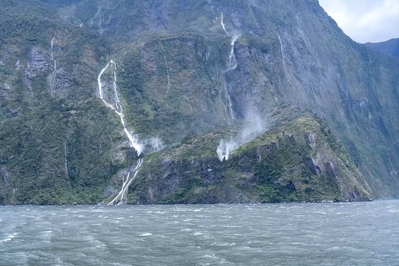 岂行断臂维纳斯，从晋祠蟠龙到吴哥窟废墟，旅途中碰到的残破之美