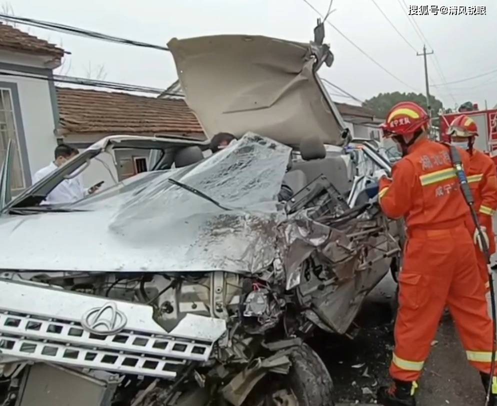 雨天路滑车祸频发 咸宁消防部分提醒留意行车平安