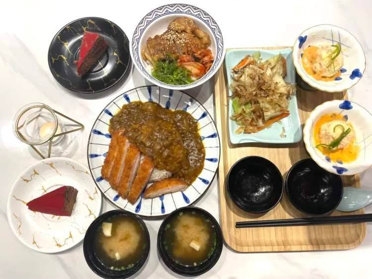 社区食堂也能享用浪漫套餐！红酒、甜品气氛感拉满