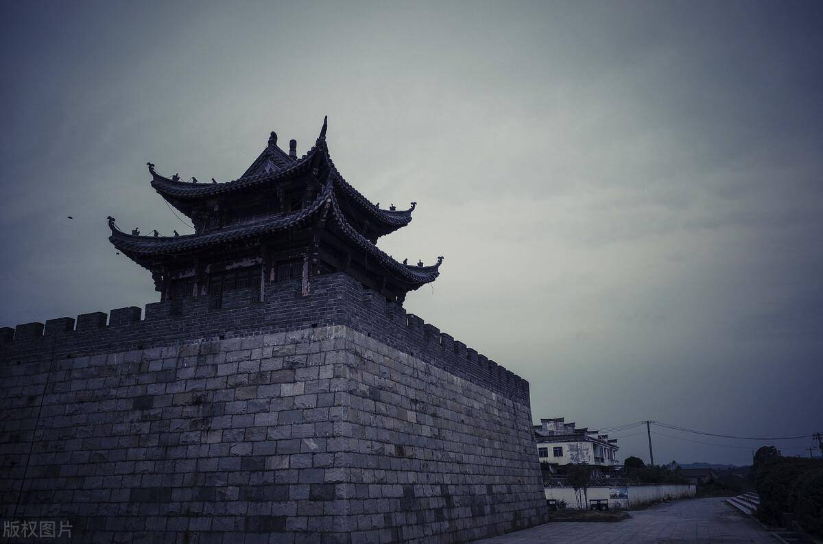 ������һ��������У���������ǧ����򣬱Ⱦ����徻������ ...