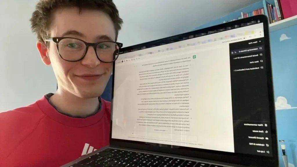 ChatGPT挑战学术诚信?大学论文使用新动向引发热议… ChatGPT挑战学术诚信?大学论文使用新动向引发热议…