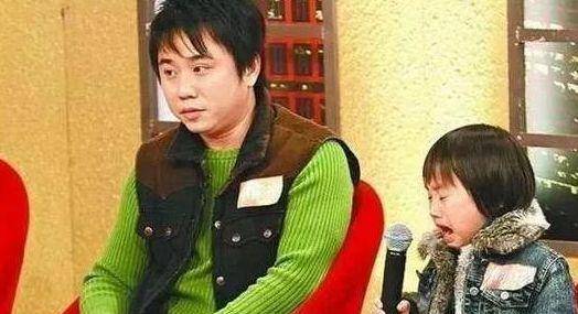 2岁出道3岁父母离婚，赚1800万被父亲挥霍一空，现在已无人存眷！