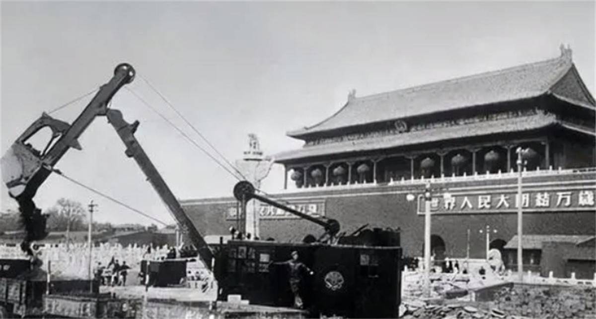 1969年中央命令，告急将天安门城楼拆除重建，发作了什么工作？