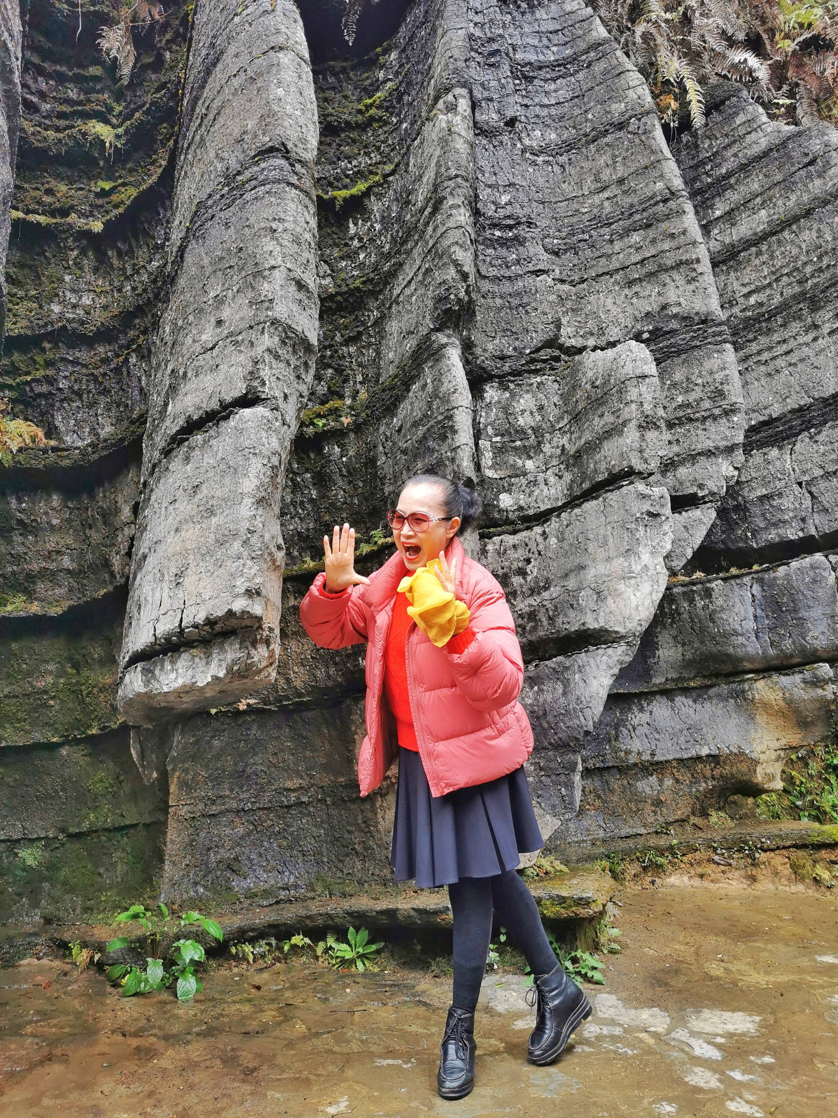 梭布垭石林犹如海底迷宫，石生百态，择要讲解