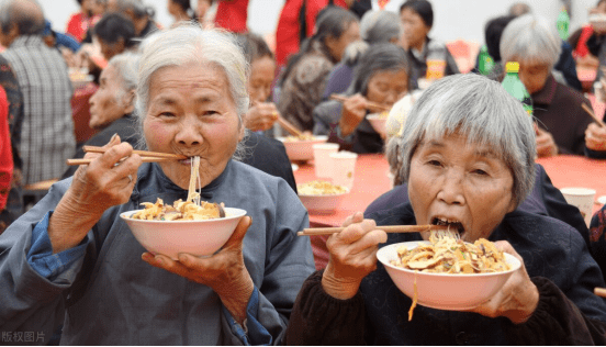 今天是大岁首年月八，别忘记吃饺子，“吃3样，忌3事”日子越过越顺