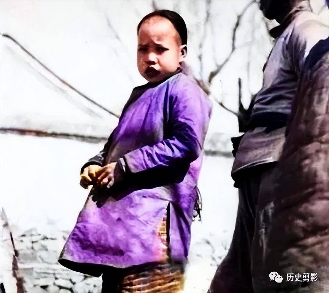 老照片：100年前苍生的服饰到底有多丑，电视剧都是骗人的