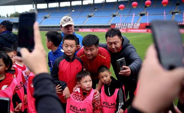 国足巅峰：04年本土亚洲杯亚戎行成员现状