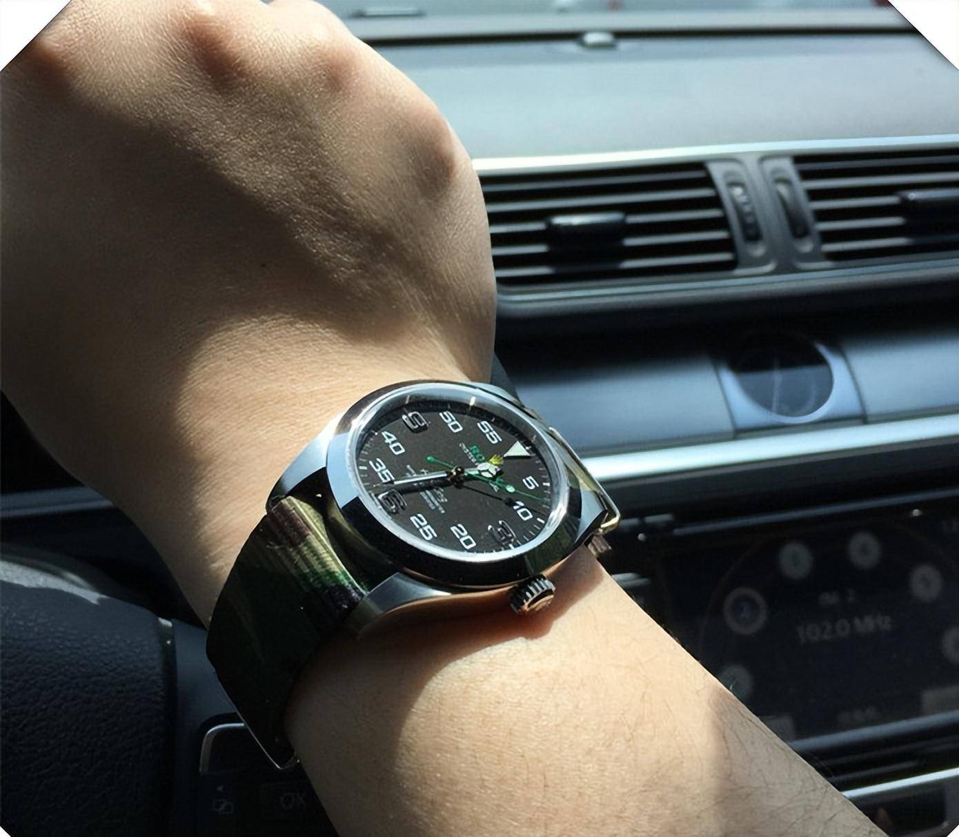 2022-2025��ר���±����Ͷ����г���W���ҵ��������ѡ��