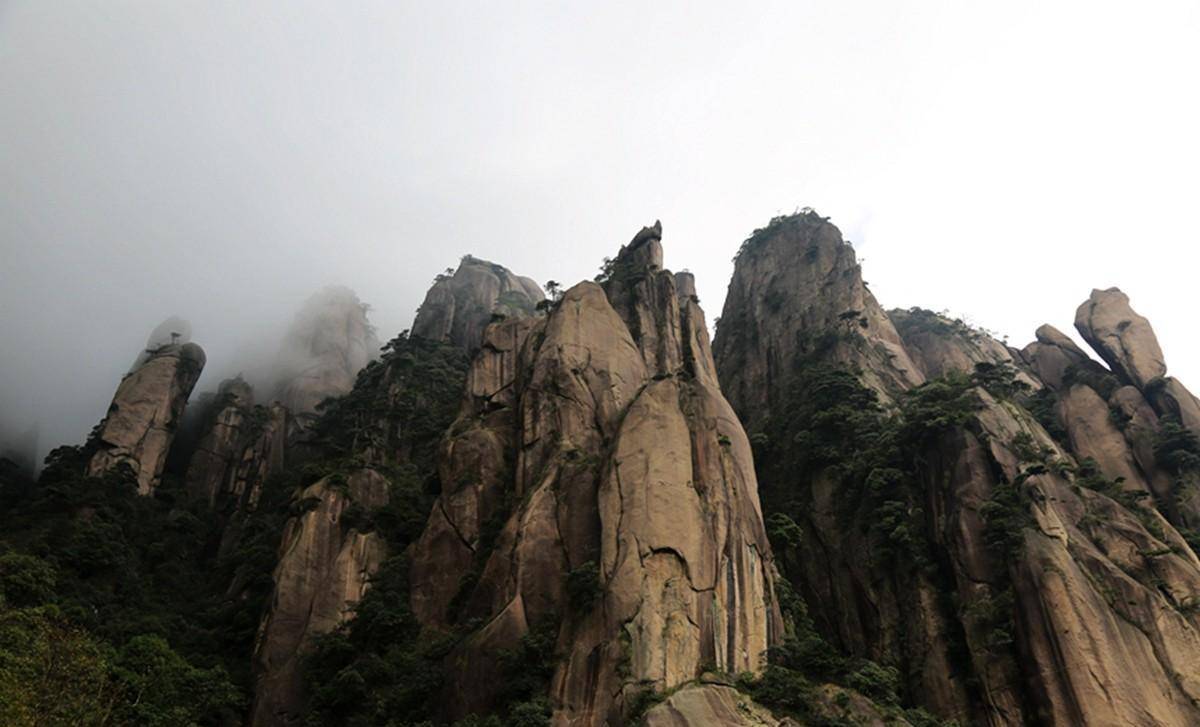 三清山：奇峰怪石、古树名花、流泉飞瀑、云海雾涛