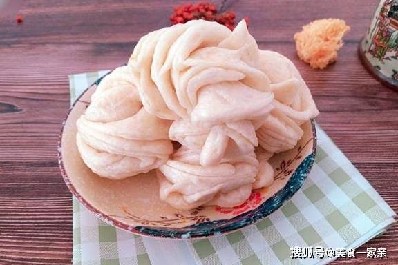 花卷可以这么做，暄软鲜香又美味，我家每周都会做两次