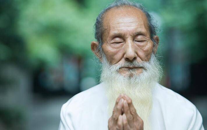 拾到死人遗物，寝食难安，老乞丐一道符让凶手现形