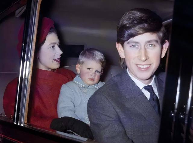 ���»����ӣ���������Ů��ȴ���ܳ裬��������������û�� ...