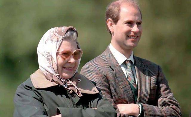 ���»����ӣ���������Ů��ȴ���ܳ裬��������������û�� ...