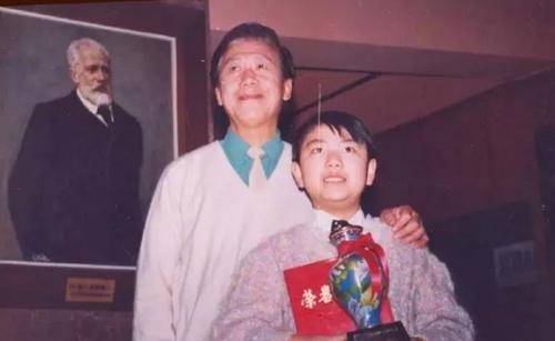 ��������Ȼ���ţ����������ֽ�����ɫ���׽������ټ����� ...