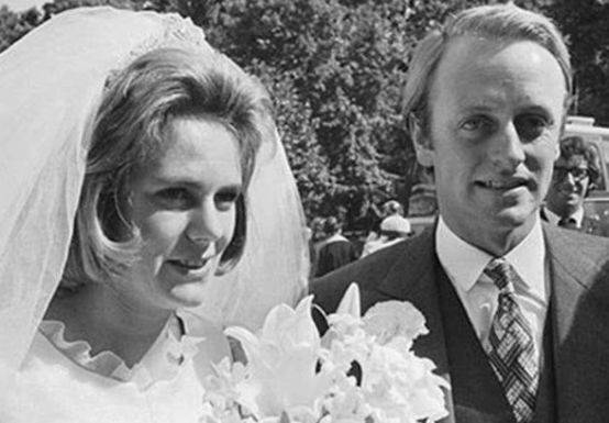 ���˹���㳦�֣�����3ö��ָ��Сָһֱ�����Ŵ����Ƚ��� ...