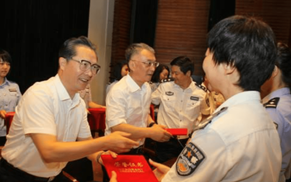 һ�����ȵ����ֳ����������߹�����1800������ֱ��������