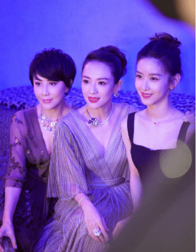 米乐M6 M6米乐从奶茶妹妹再到商业女强人章泽天是如何脱胎换骨的？(图2)