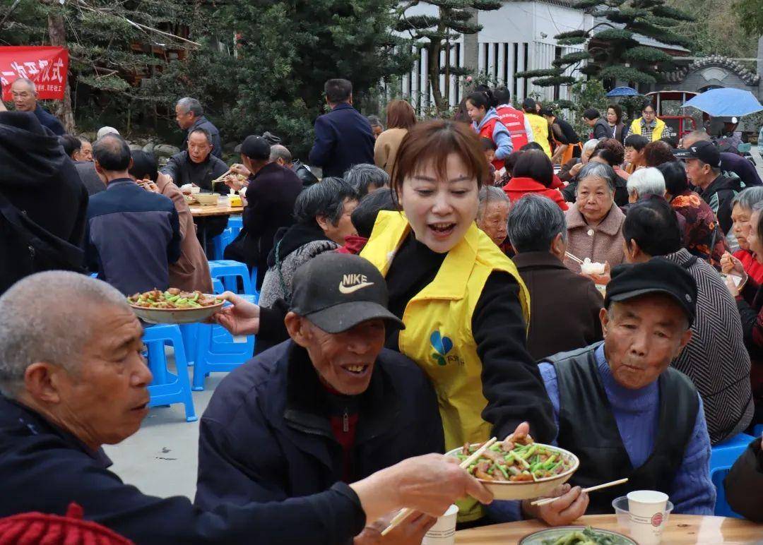 比“深夜食堂”更暖的，是郫都那个“爱心厨房”！