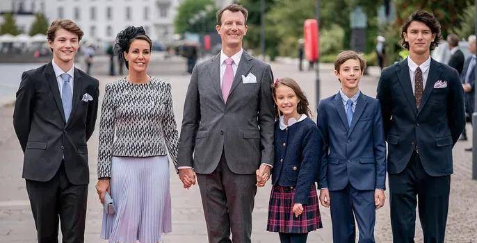 ����ڶ���������Լ��ϣķ���ں���ʧȥ����ͷ�������ƾ� ...