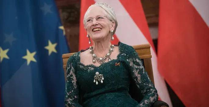 ����ڶ���������Լ��ϣķ���ں���ʧȥ����ͷ�������ƾ� ...