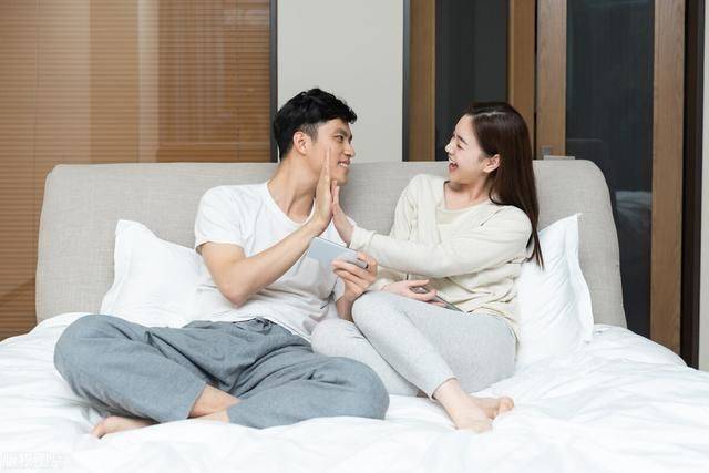 引发心理问题其实夫妻之间长时间没有深入交流，也是可能会引发女性出现