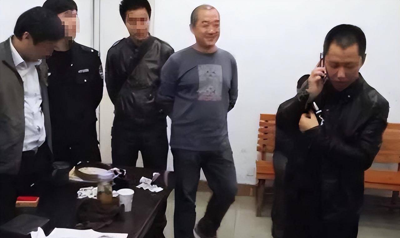 通缉犯藏身上海，潜逃9年成为富豪，被捕时：3000万放了我行吗？