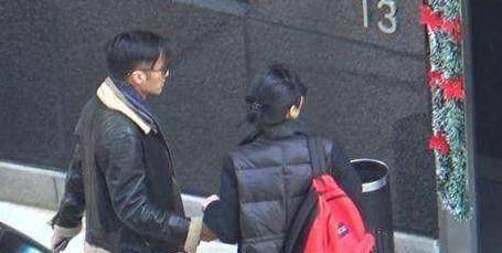 л��Ĭ�����������Щ������˽�£�����ֻ�����ö��ӿ���