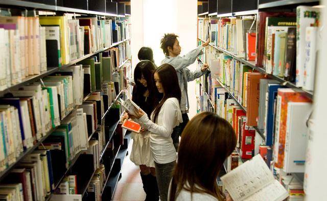 三峡大学图书馆对外开放吗（三峡大学图书馆开放时间）