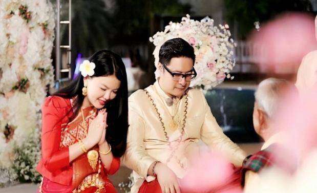 ������Я��ʫ������������Ů������ֱ�Ƹ��ף�һ���ݳ�Ʒ ...